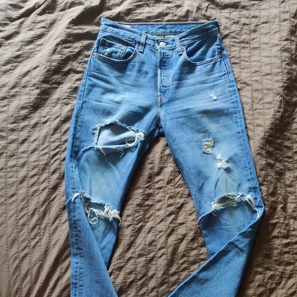 Levi's 501 Classic Fit Straight leg Ripped Distressed Jeans - Picture 11 of 11